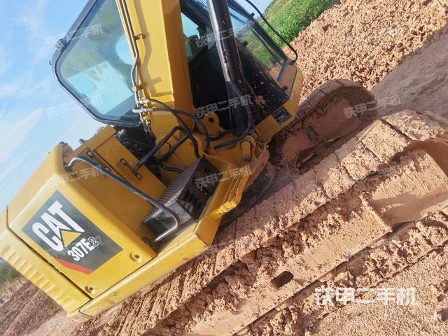 大臂根部?斜（工作和回轉(zhuǎn)裝置）