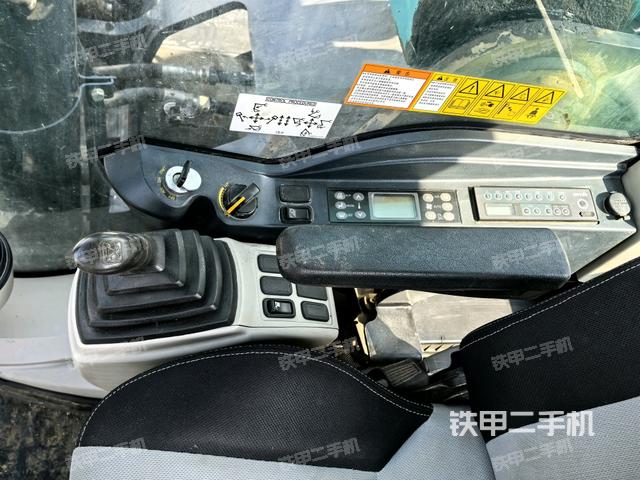 座椅右侧控制台/钥匙门/油门/含右手柄（驾驶室部分）