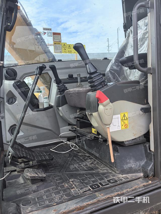 驾驶室整体（整机外观）