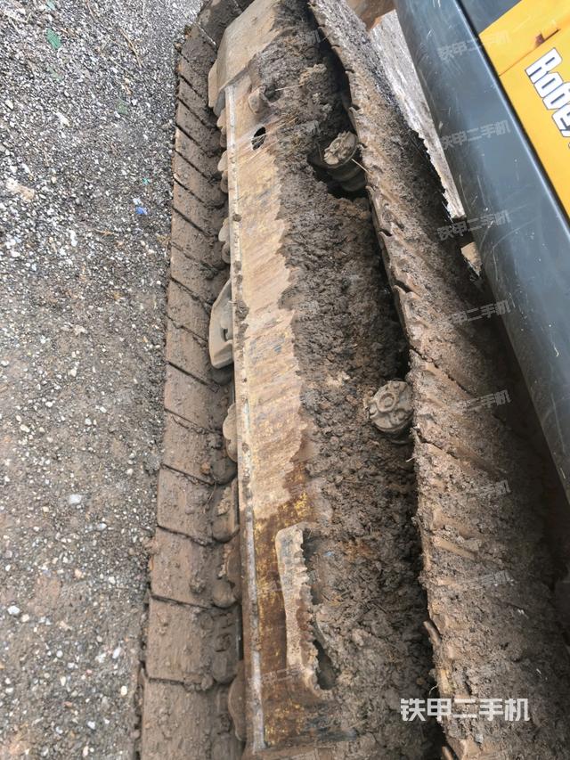 右驅(qū)動輪（行走機構(gòu)）