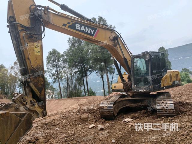 三一重工SY215C挖掘機(jī)