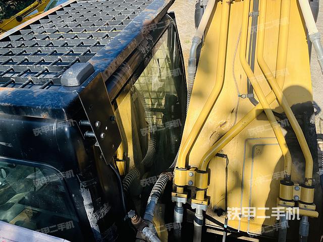 驾驶室顶部（整机外观）