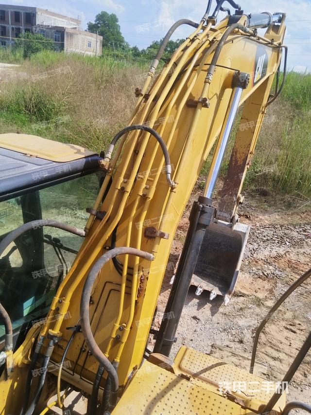 大臂背部俯視（工作和回轉(zhuǎn)裝置）