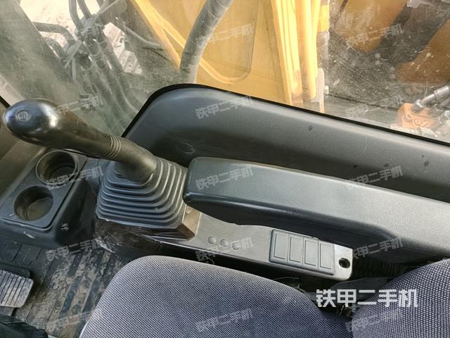 座椅右侧控制台/钥匙门/油门/含右手柄（驾驶室部分）