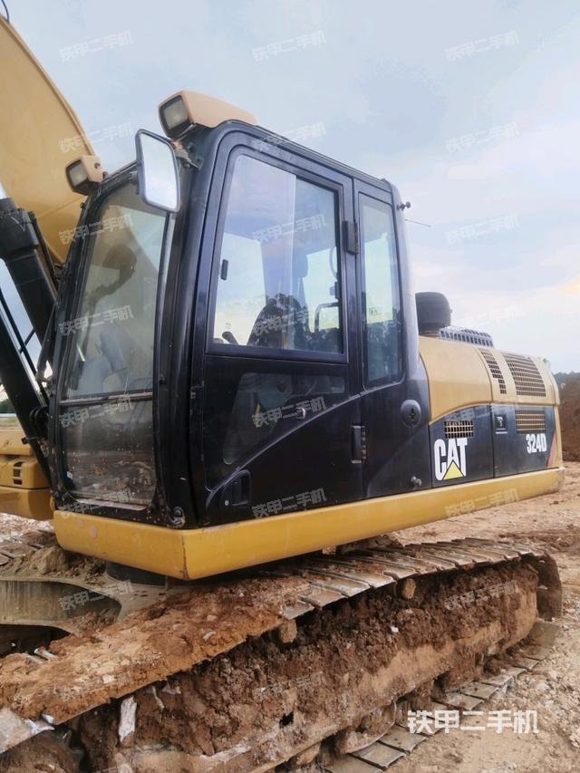 行走控制手柄和踏板?俯拍（駕駛室部分）