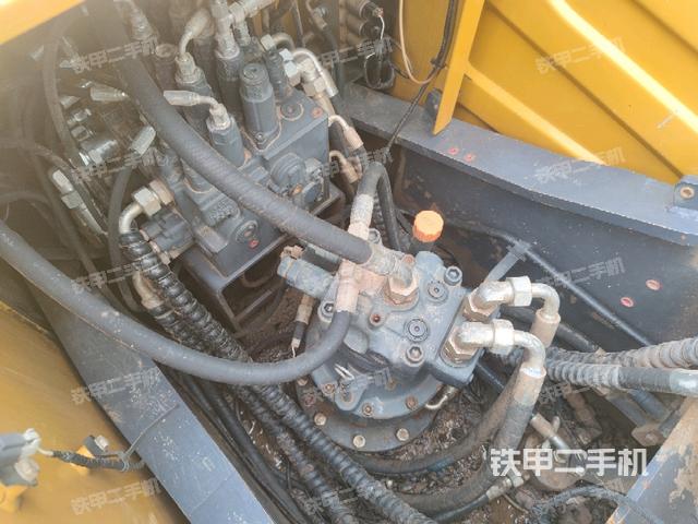 回轉(zhuǎn)馬達(dá)和主控閥（整機外觀）