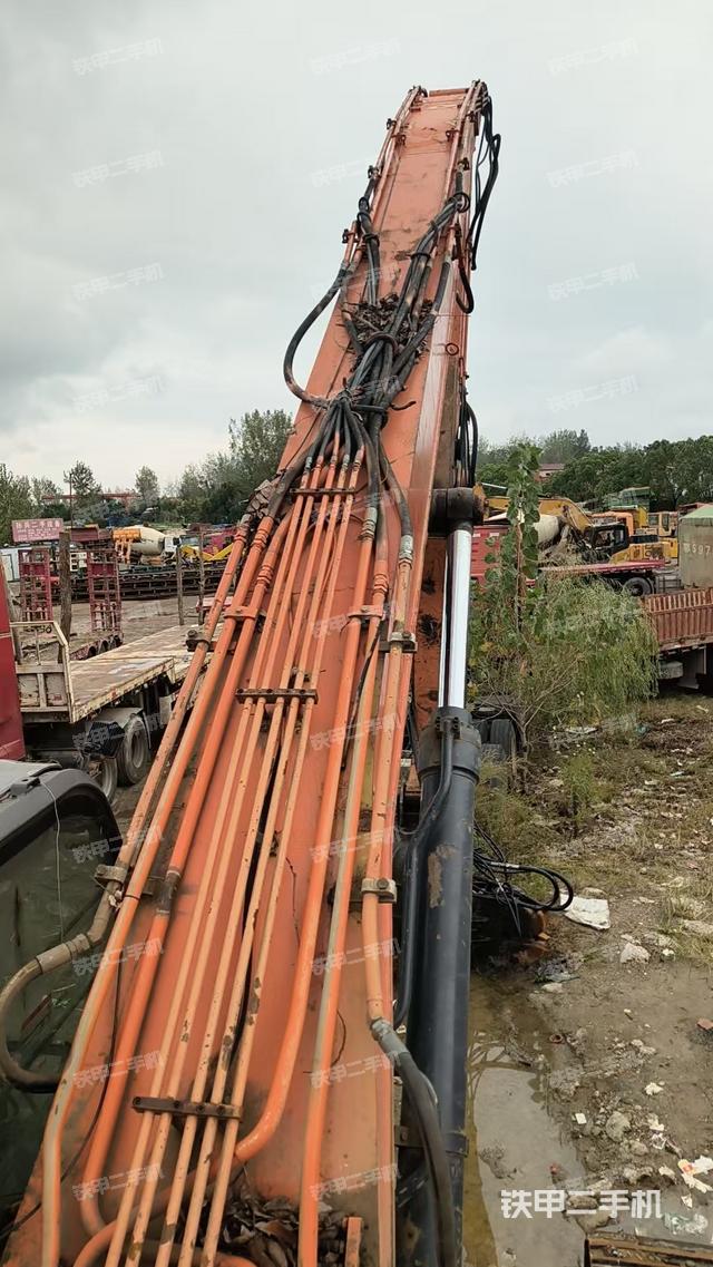 驾驶室顶部（整机外观）