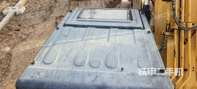 驾驶室顶部（整机外观）