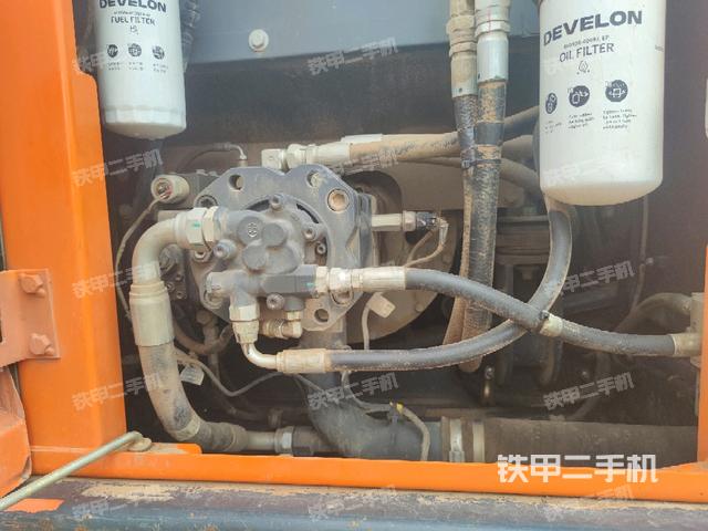 液壓泵艙室正面整體（整機外觀）