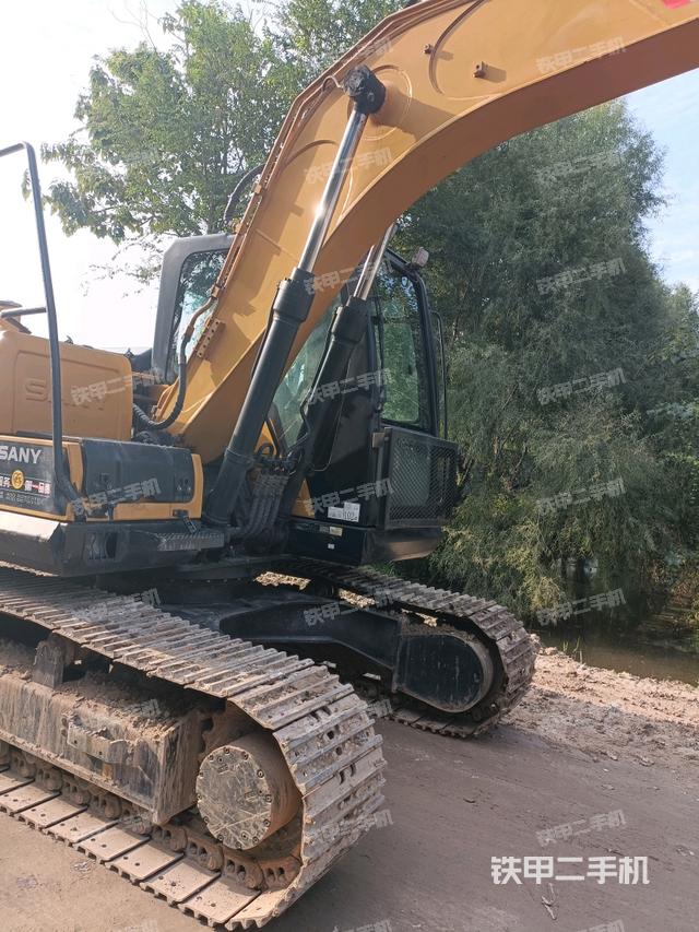 大臂整体 右侧（工作和回转装置）