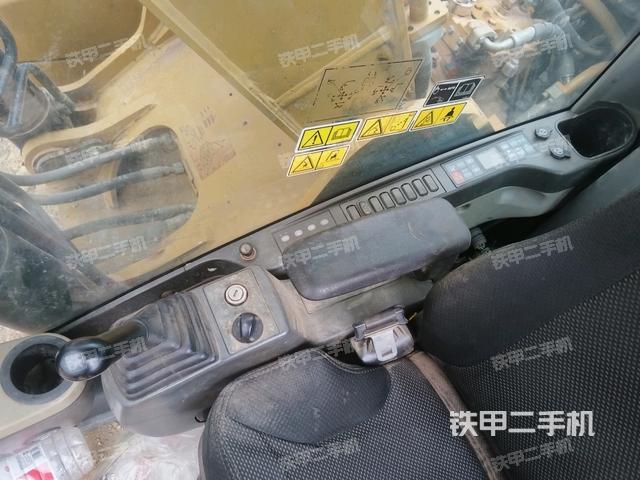 右側(cè)玻璃角標(biāo)（駕駛室部分）