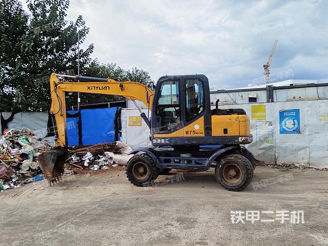 液压泵舱室正面整体（整机外观）