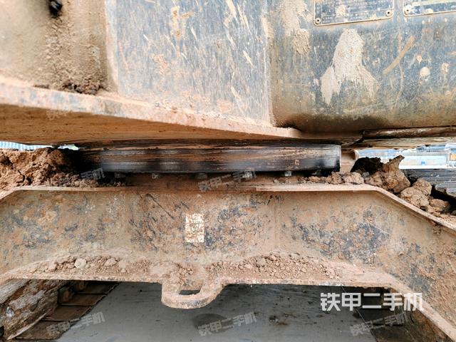 轉(zhuǎn)盤(pán)和下車(chē)架正前（工作和回轉(zhuǎn)裝置）