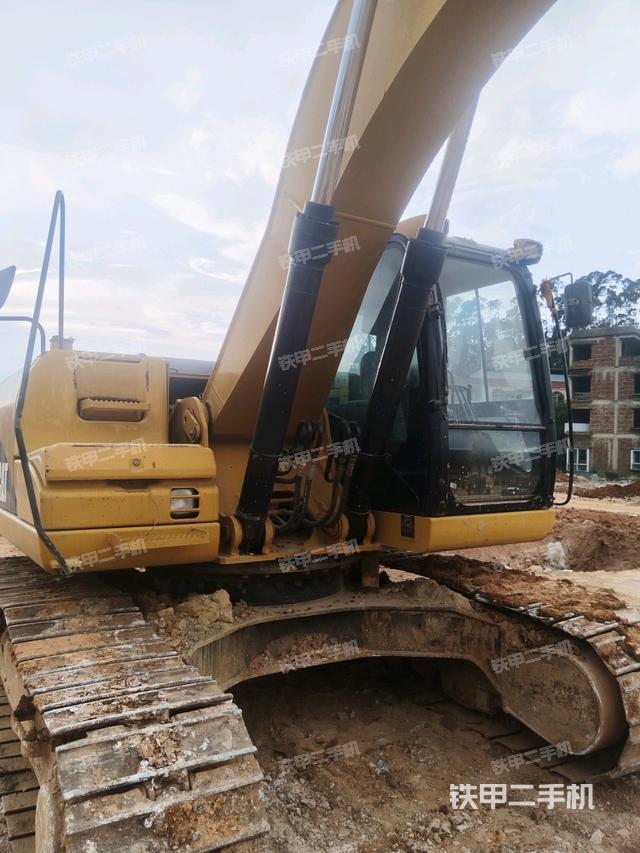 大臂油缸整體?豎拍（工作和回轉(zhuǎn)裝置）