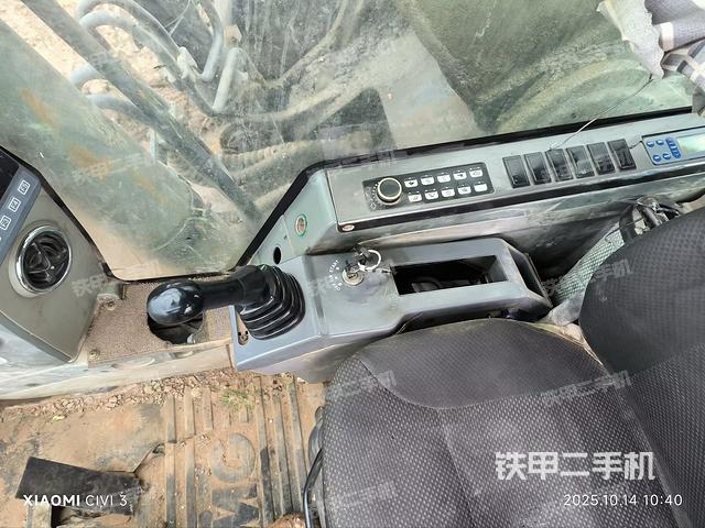 座椅右側控制臺/鑰匙門/油門/含右手柄（駕駛室部分）