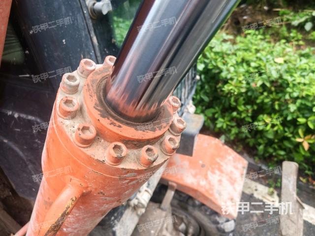 大臂根部?斜（工作和回轉(zhuǎn)裝置）