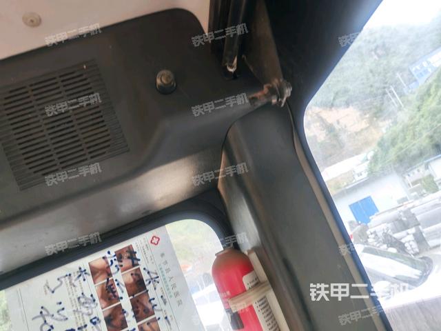 左后方玻璃角標(biāo)（駕駛室部分）