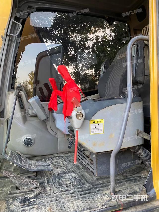 駕駛室整體（整機(jī)外觀）