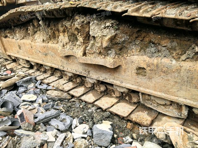 右驅(qū)動輪（行走機構(gòu)）