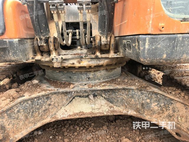 轉(zhuǎn)盤和下車架正前（工作和回轉(zhuǎn)裝置）