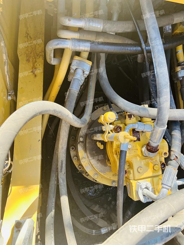 回转马达和主控阀（整机外观）