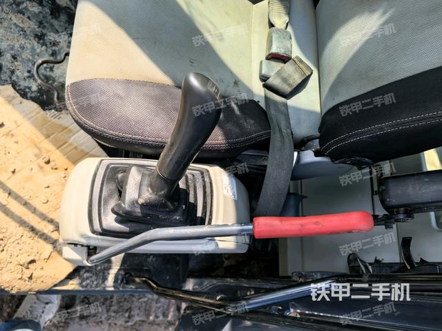 座椅左侧控制台/音响/含左手柄（驾驶室部分）