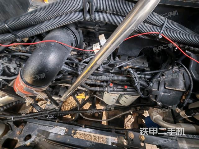 發(fā)動(dòng)機(jī)左側(cè)（整機(jī)外觀及大件）