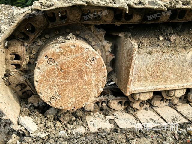 左驅(qū)動輪（行走機構(gòu)）