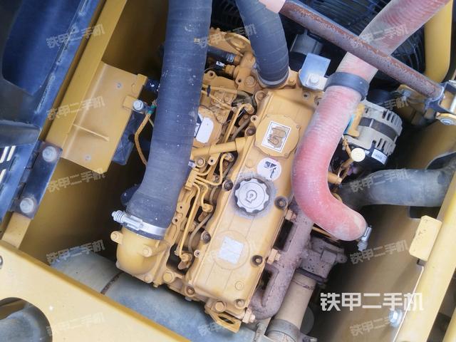 發(fā)動(dòng)機(jī)室（上車(chē)部件）