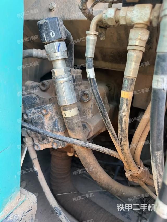 液壓泵艙室正面整體（整機(jī)外觀）