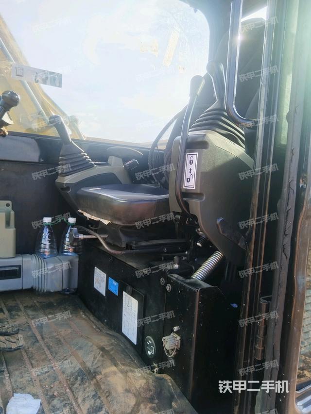 座椅左側(cè)控制臺/音響/含左手柄（駕駛室部分）