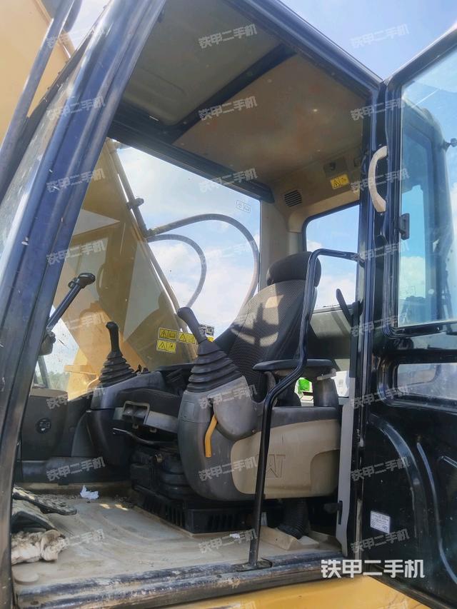 左后方玻璃角標(biāo)（駕駛室部分）