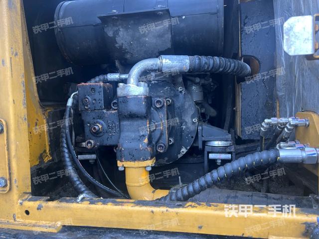 液壓泵艙室正面整體（整機(jī)外觀）