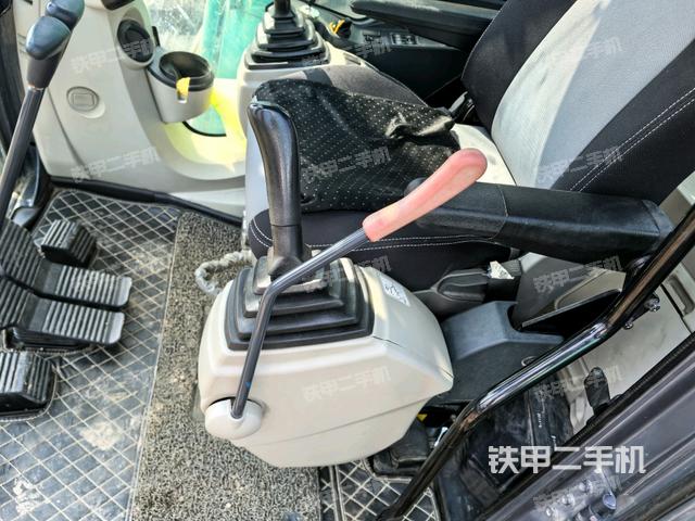 座椅左側(cè)控制臺(tái)/音響/含左手柄（駕駛室部分）