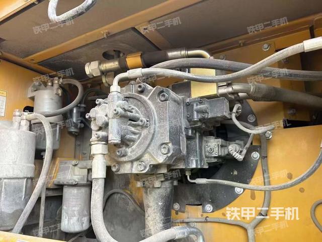 液壓泵艙室正面整體（整機(jī)外觀）