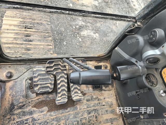 座椅右側(cè)控制臺/鑰匙門/油門/含右手柄（駕駛室部分）