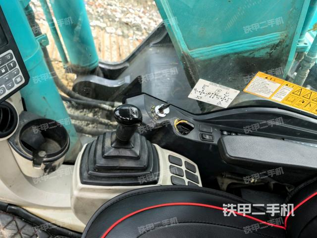 座椅右側(cè)控制臺/鑰匙門/油門/含右手柄（駕駛室部分）