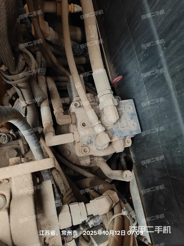 回转马达和主控阀（整机外观）