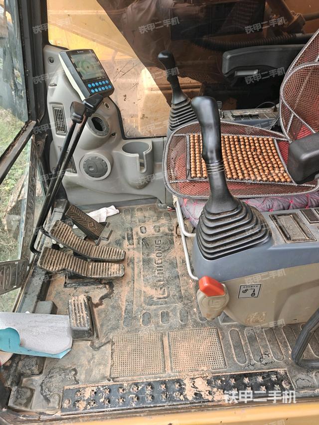 駕駛室整體（整機(jī)外觀）