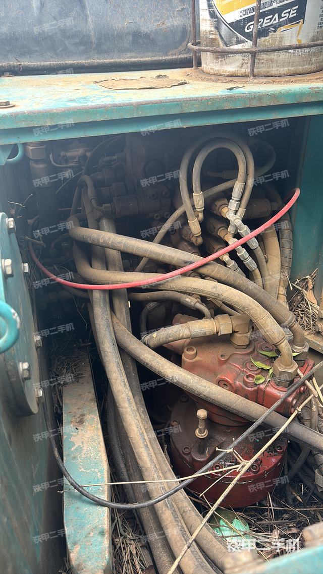 回转马达和主控阀（整机外观）