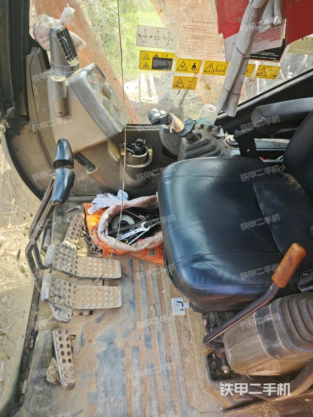 駕駛室整體（整機(jī)外觀）