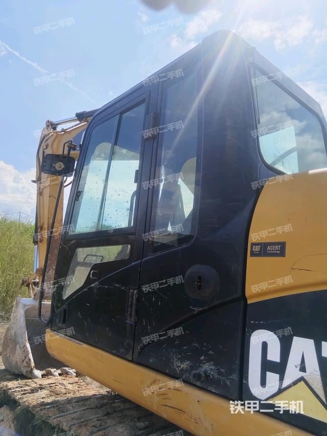 駕駛室左前45度（駕駛室部分）