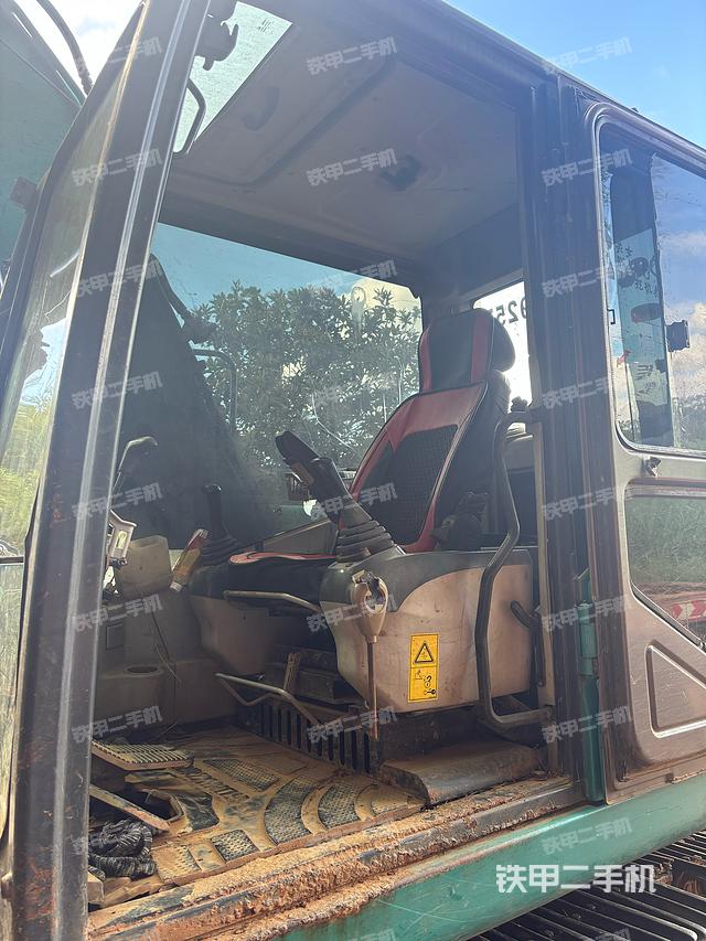 驾驶室整体（整机外观）