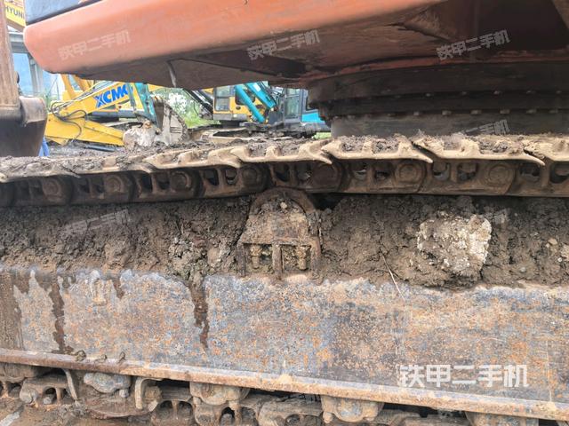 左驅(qū)動輪（行走機構(gòu)）