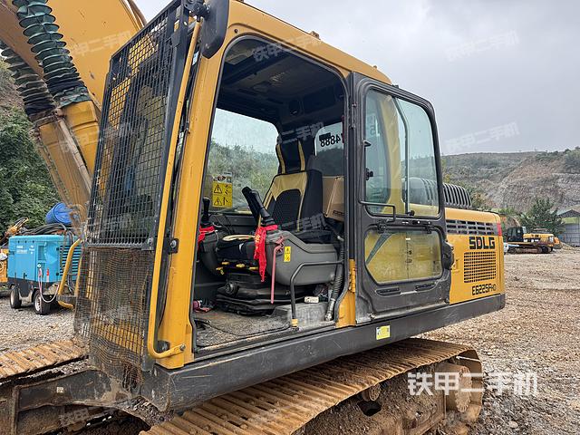 驾驶室整体（整机外观）