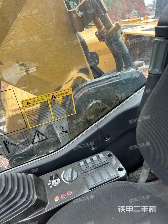 座椅左側(cè)控制臺/音響/含左手柄（駕駛室部分）