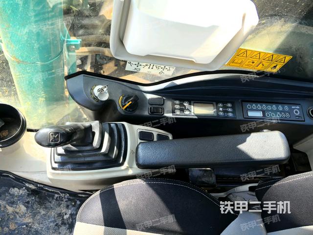 座椅右侧控制台/钥匙门/油门/含右手柄（驾驶室部分）