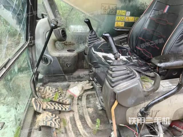 驾驶室整体（整机外观）