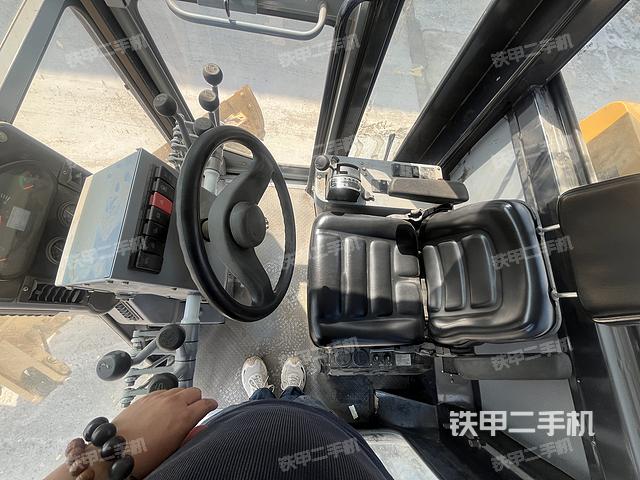 驾驶室操作台（设备外观及核心部件）