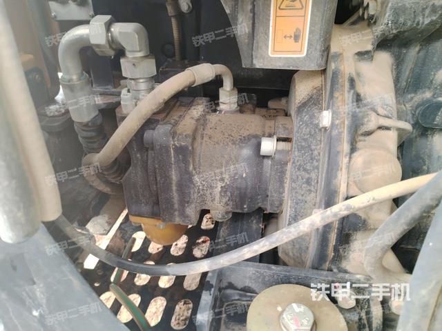 液壓泵艙室正面整體（整機(jī)外觀(guān)）